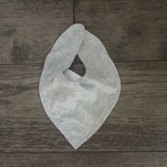 πHPπ Hanna Andersson Bundle of three babyβs bibs - Picture 2 of 8